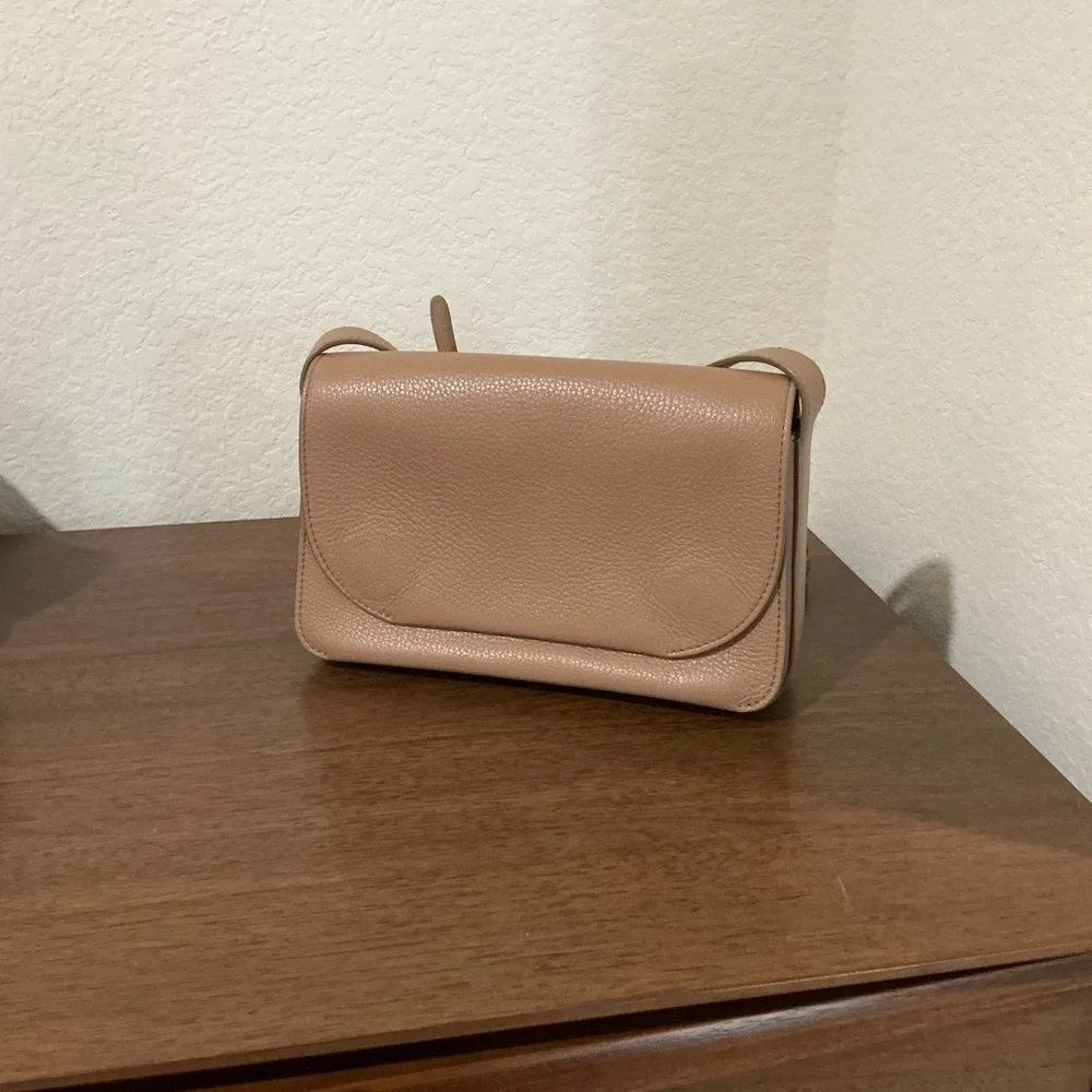 Cuyana Tan Leather Shoulder Bag - Picture 11 of 12
